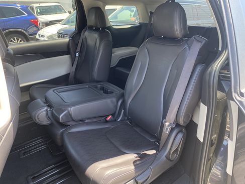 Used 2024 Kia Carnival LX FWD image 17