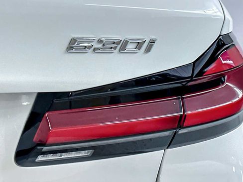 Used 2023 BMW 530i 530i w/ Convenience Package image 27