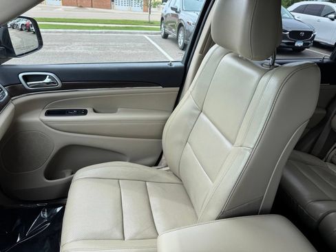Used 2018 Jeep Grand Cherokee Limited w/ Luxury Group II AWD/4WD image 16