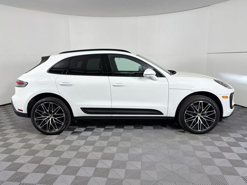 Certified 2026 Porsche Macan AWD/4WD image 8
