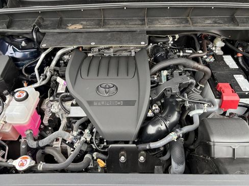 Used 2025 Toyota Highlander LE FWD image 34