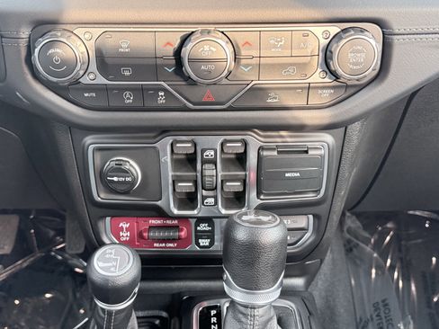 Used 2026 Jeep Wrangler Unlimited Rubicon image 41