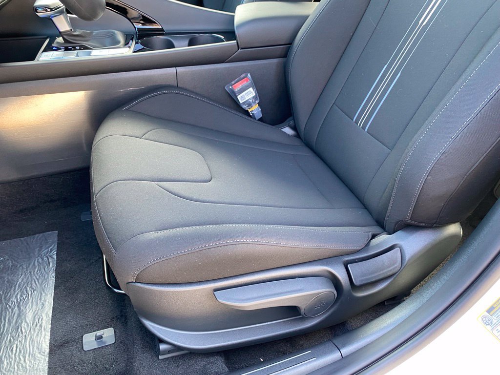 New 2026 Hyundai Elantra Hybrid FWD image 22
