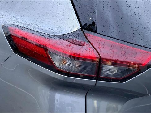 Used 2023 Nissan Rogue SL w/ SL Premium Package image 27