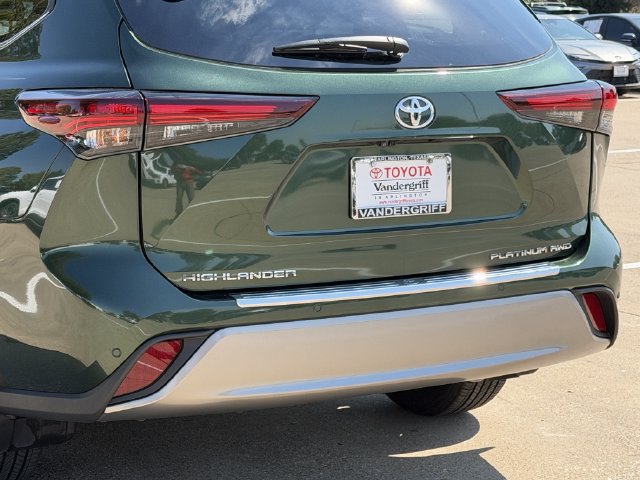 Used 2025 Toyota Highlander Platinum AWD/4WD image 6