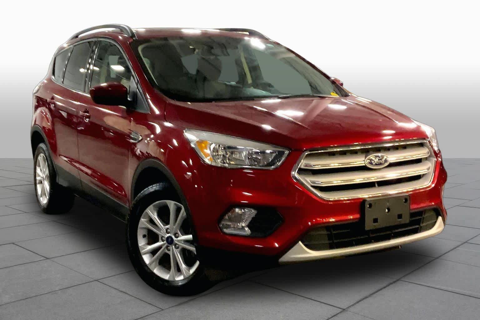 Used 2018 Ford Escape SE w/ SE Sync 3 Package AWD/4WD image 3