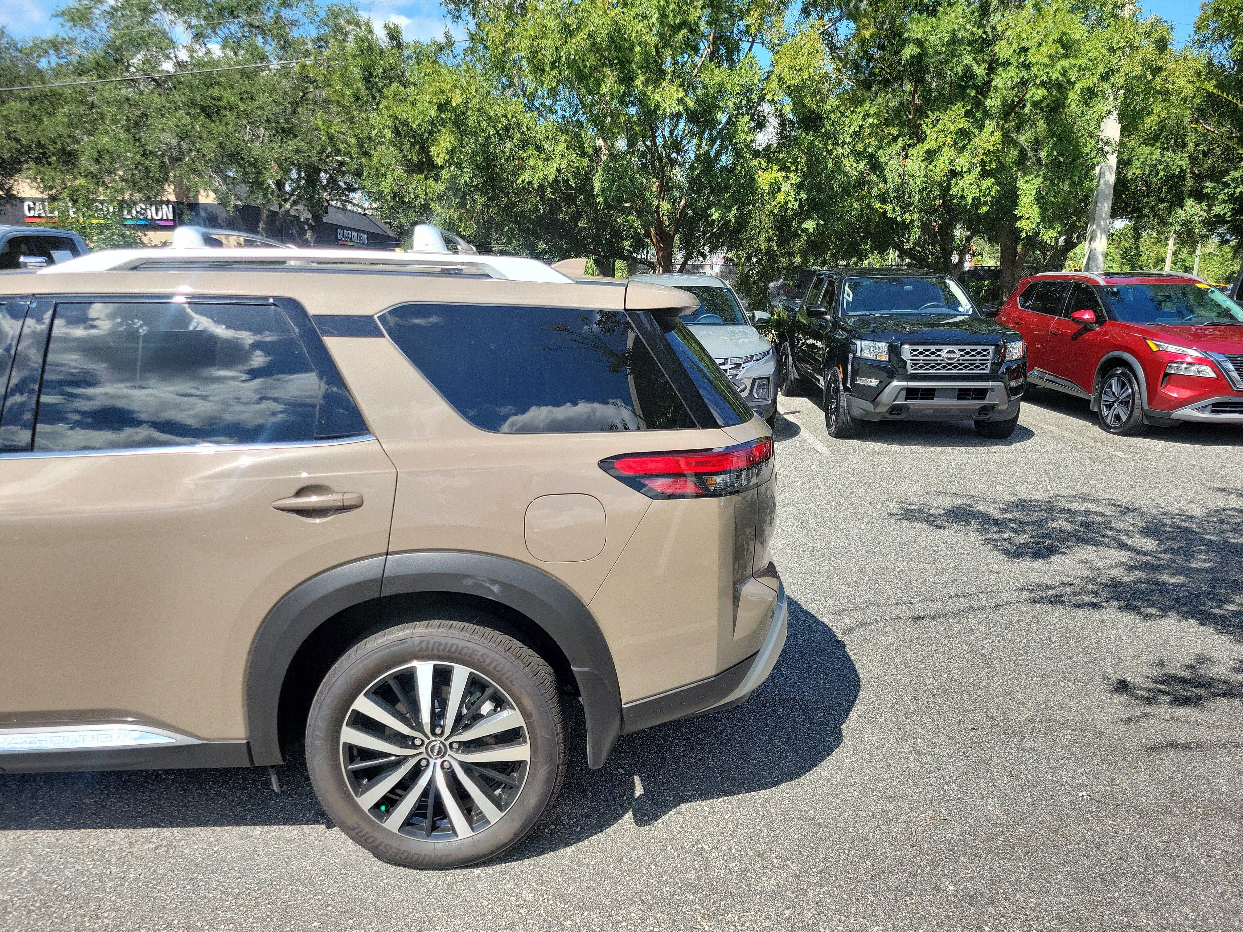 Used 2025 Nissan Pathfinder Platinum w/ Cargo Package AWD/4WD image 4
