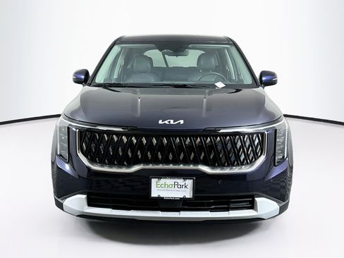 Used 2025 Kia Carnival FWD image 2