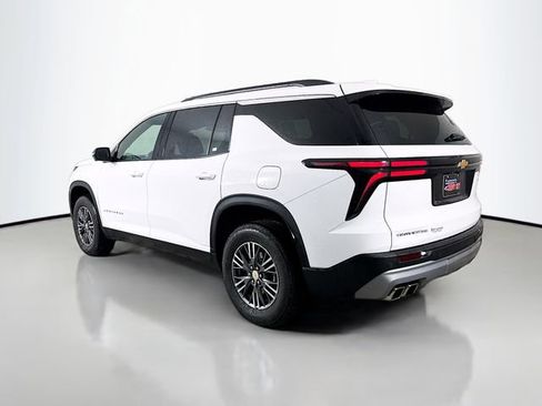 Used 2024 Chevrolet Traverse LT image 7