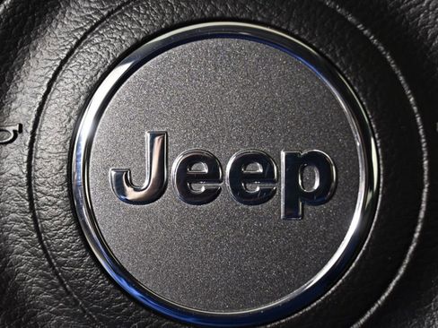 Used 2018 Jeep Compass Latitude w/ Popular Equipment Group image 38