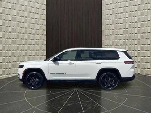 Certified 2023 Jeep Grand Cherokee L Altitude AWD/4WD image 13