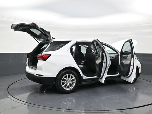 Used 2023 Chevrolet Equinox LS image 29
