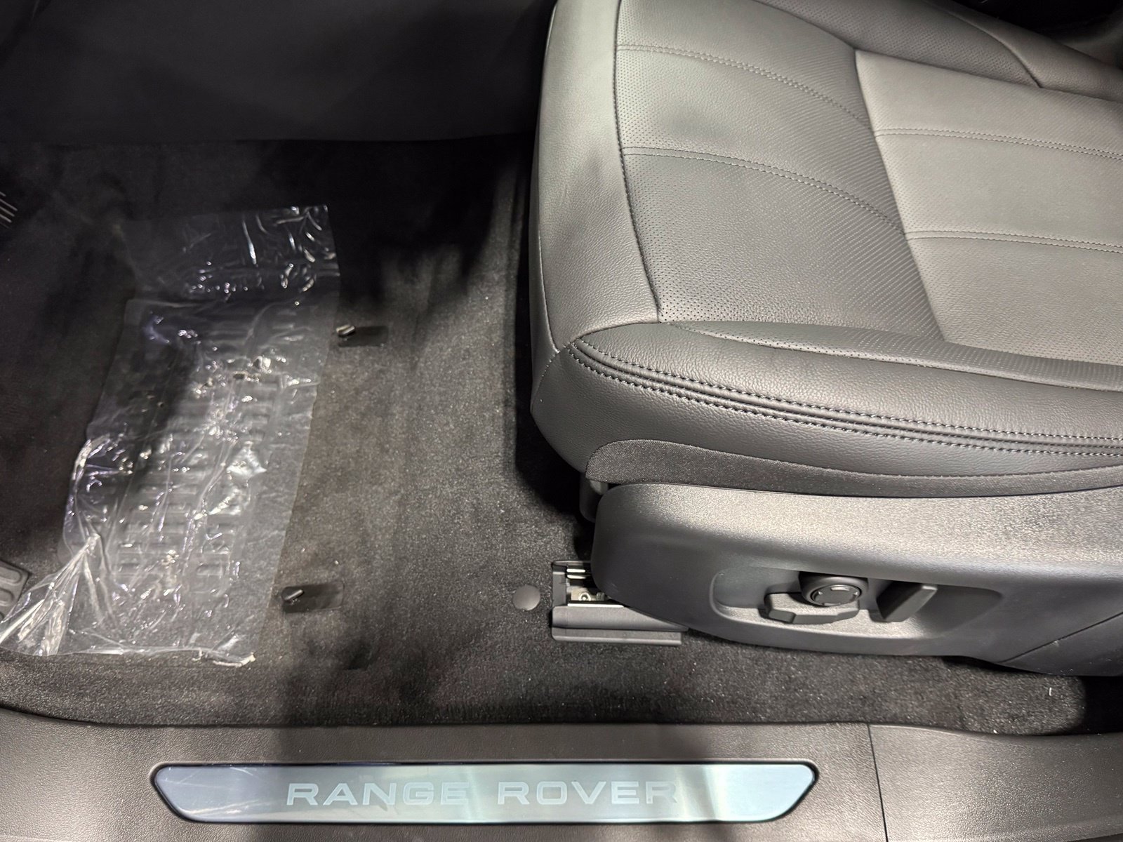 New 2026 Land Rover Range Rover Evoque S AWD/4WD image 16