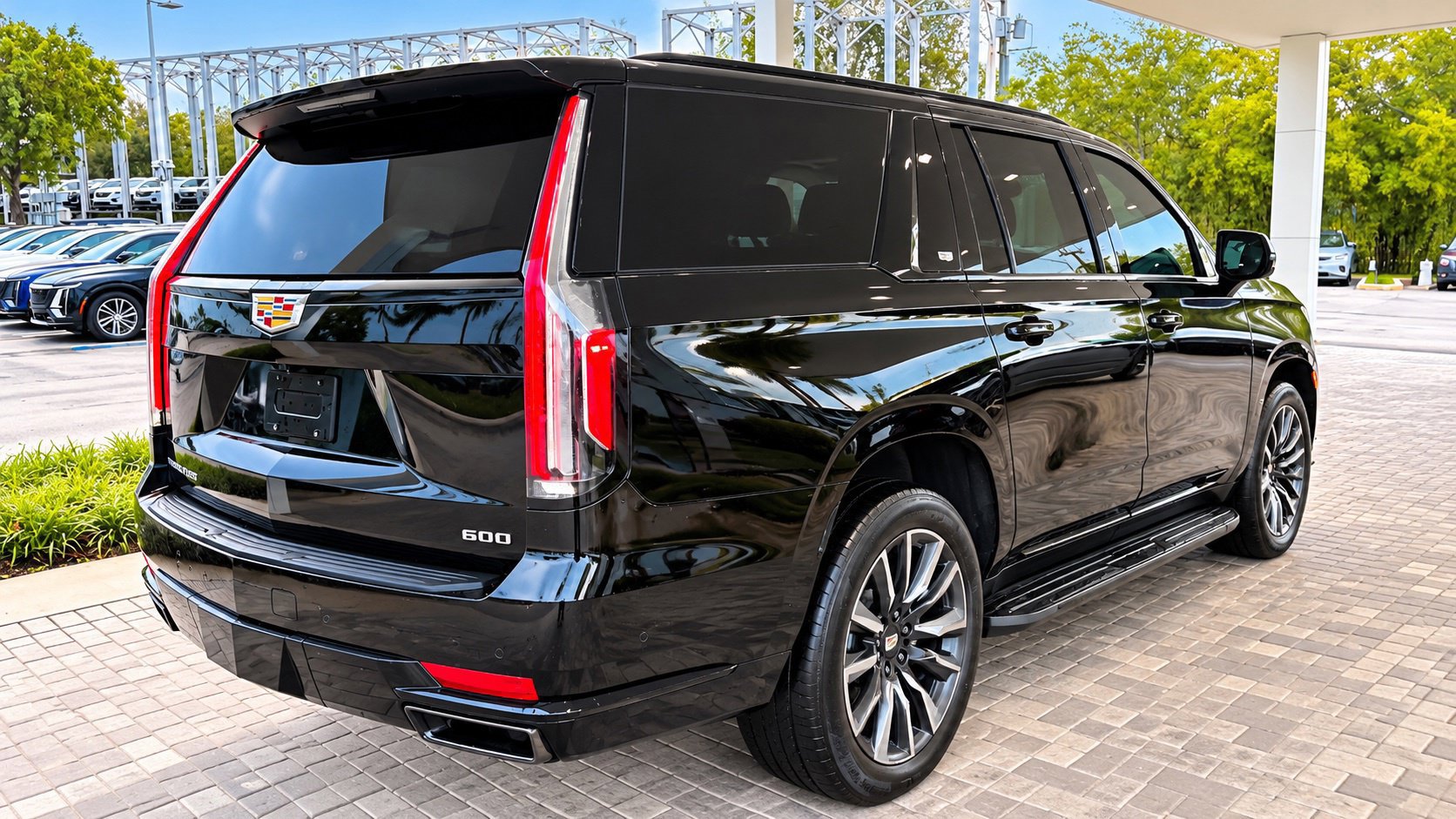 Used 2023 Cadillac Escalade ESV Sport RWD image 6