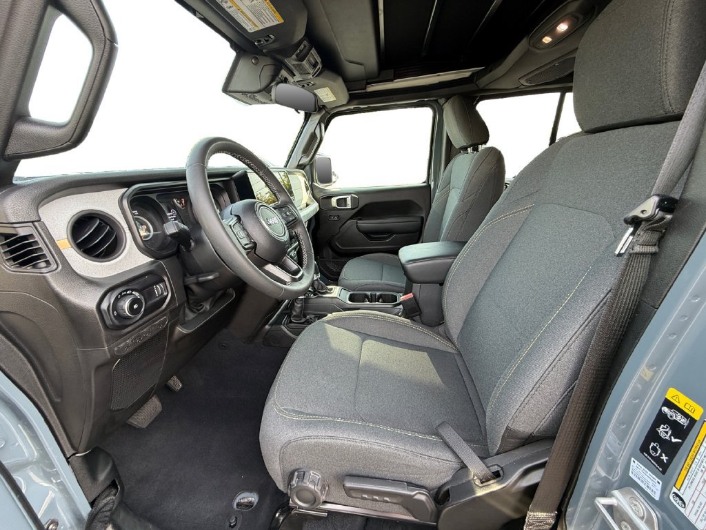 Used 2025 Jeep Wrangler Unlimited Sport AWD/4WD image 9