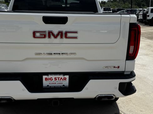 Used 2025 GMC Sierra 1500 AT4 w/ AT4 Preferred Package AWD/4WD image 10