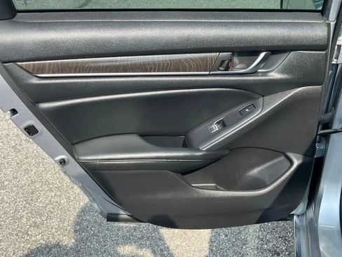 Used 2022 Honda Accord Touring image 24