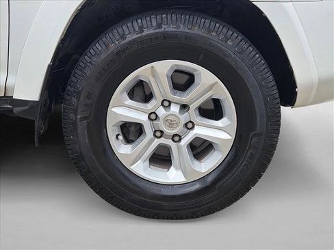 Used 2022 Toyota 4Runner SR5 Premium w/ Moonroof Package RWD image 22