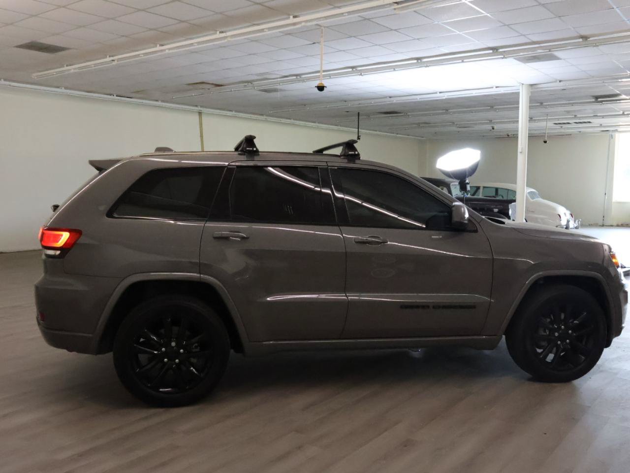 Used 2020 Jeep Grand Cherokee Altitude RWD image 7