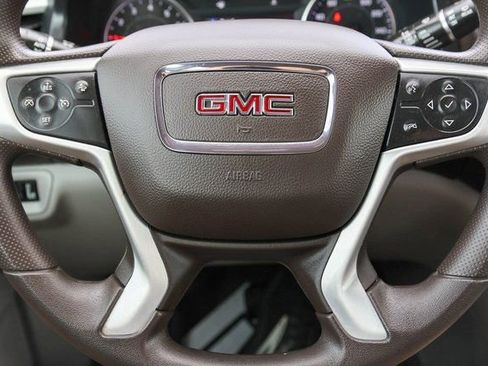 Used 2023 GMC Acadia SLE w/ Driver Convenience Package image 30