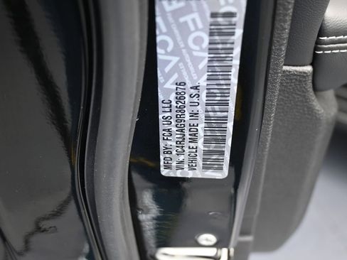 Used 2024 Jeep Grand Cherokee L Laredo image 16