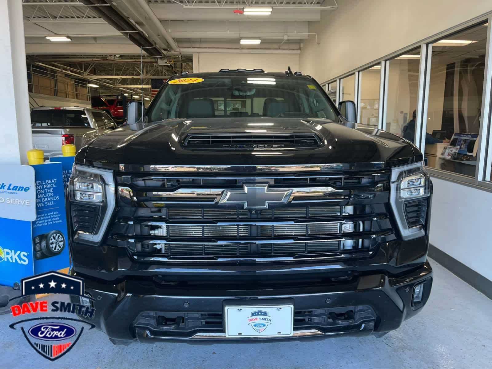 Used 2024 Chevrolet Silverado 2500 LTZ w/ LTZ Plus Package AWD/4WD image 1