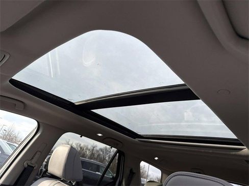 Used 2025 Honda Pilot Touring image 16