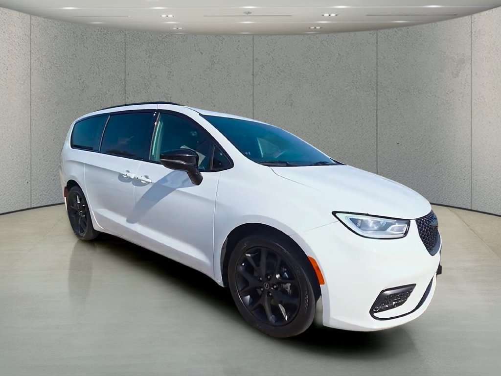 Used 2025 Chrysler Pacifica Limited FWD image 36