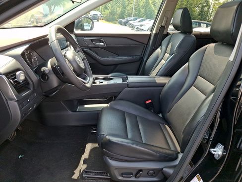 Used 2021 Nissan Rogue SV w/ Premium Package FWD image 13