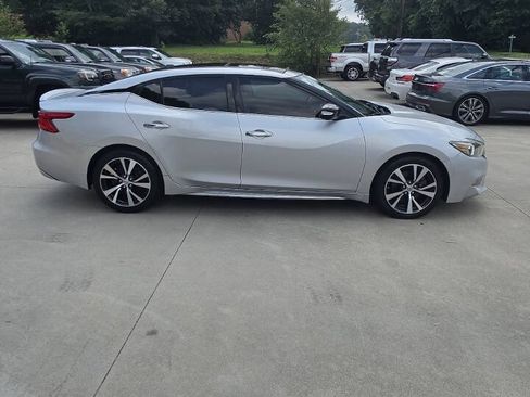 Used 2016 Nissan Maxima Platinum w/ Interior Lighting Package FWD image 7