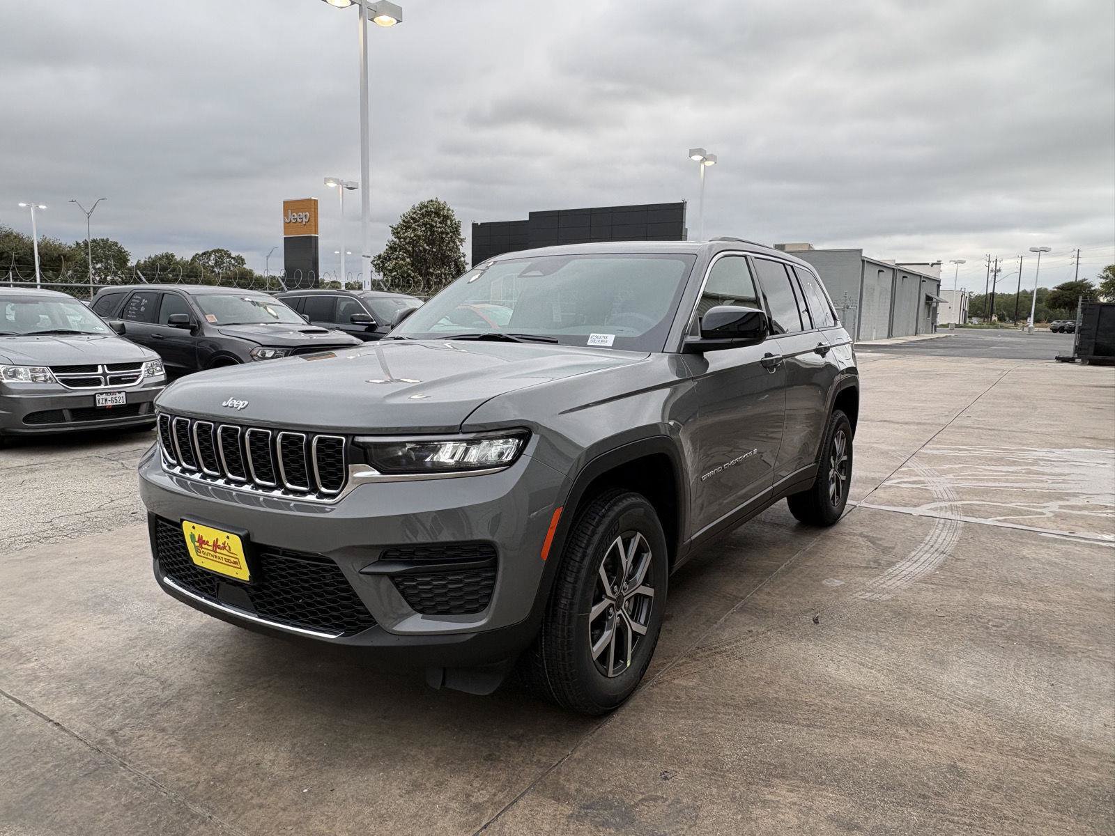 New 2027 Jeep Grand Cherokee Laredo X RWD image 1