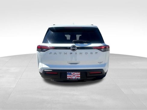 Used 2025 Nissan Pathfinder SV image 5