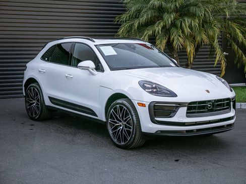 Certified 2026 Porsche Macan image 6