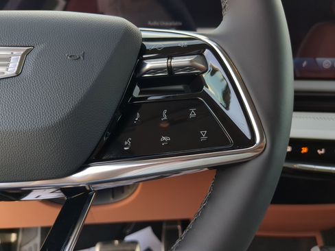 New 2026 Cadillac Optiq Luxury 2 image 31