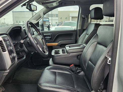 Used 2018 Chevrolet Silverado 1500 LTZ w/ Max Trailering Package image 7