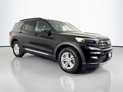 Used 2020 Ford Explorer XLT w/ Equipment Group 202A AWD/4WD image 3