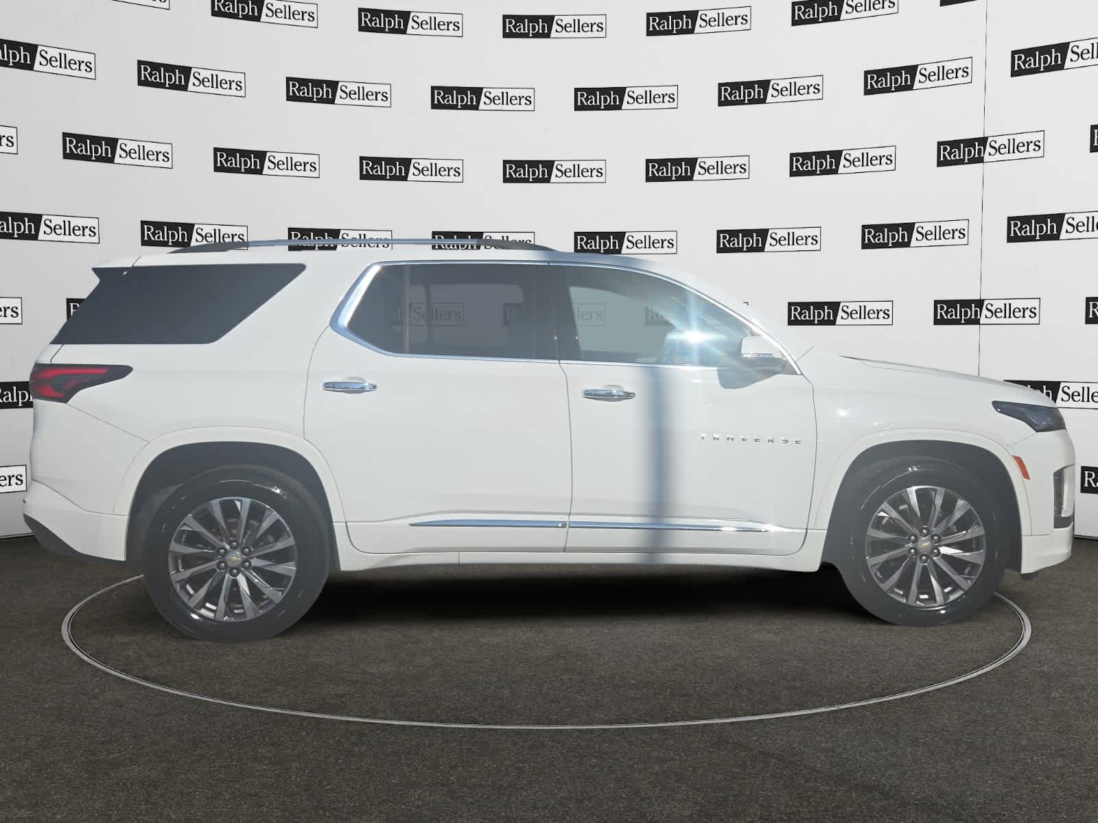 Used 2023 Chevrolet Traverse Premier FWD image 7