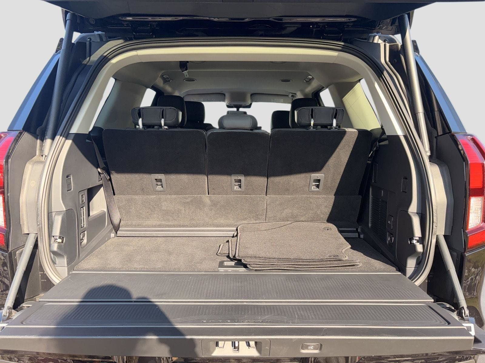 Used 2026 Ford Expedition Active RWD image 18