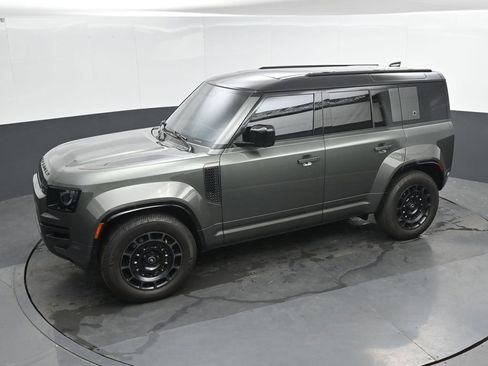 Used 2025 Land Rover Defender 110 AWD/4WD image 37