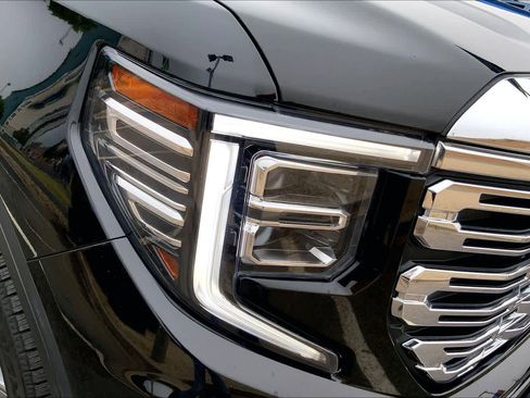 Used 2023 GMC Sierra 1500 Denali w/ Denali Reserve Package AWD/4WD image 28