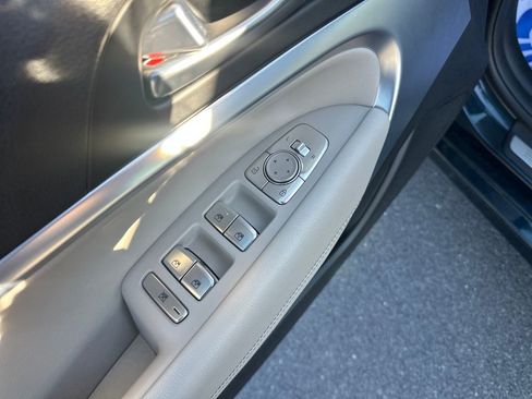 Used 2023 Genesis G70 2.0T image 15