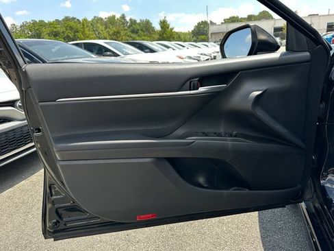 Used 2021 Toyota Camry SE w/ Convenience Package FWD image 10