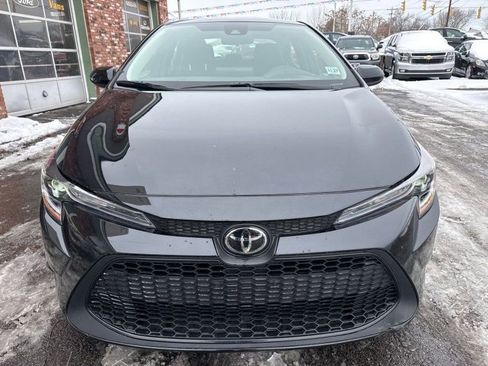 Used 2022 Toyota Corolla LE image 2