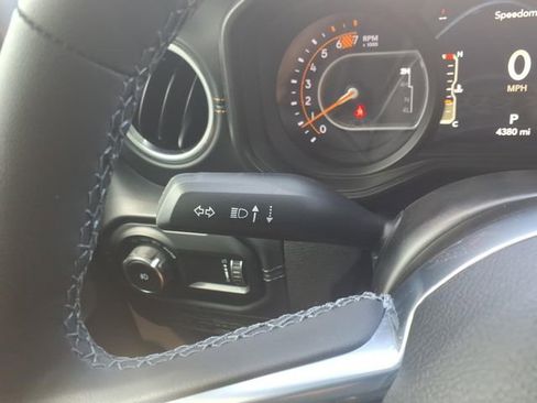 Used 2025 Jeep Wrangler Sahara image 23