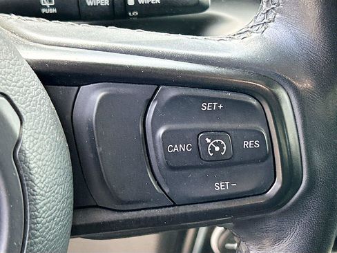 Used 2022 Jeep Wrangler Unlimited Sport AWD/4WD image 38