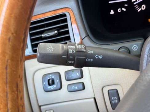 Used 2005 Lexus LS 430 RWD image 30