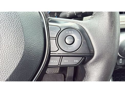 Certified 2020 Toyota RAV4 XLE w/ XLE Grade Weather Package AWD/4WD image 27