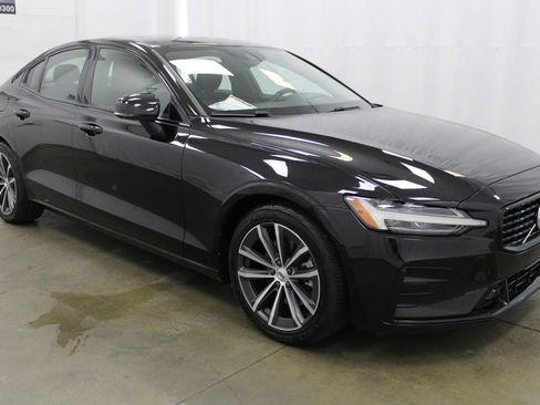 Used 2022 Volvo S60 B5 Momentum AWD/4WD image 4