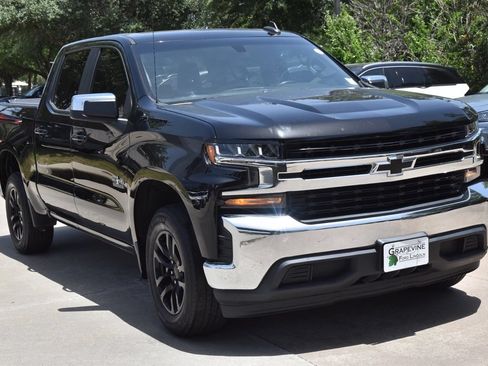 Used 2021 Chevrolet Silverado 1500 LT w/ LPO, Dark Essentials Package RWD image 4