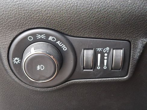 Used 2023 Jeep Compass Latitude w/ Convenience Group image 24